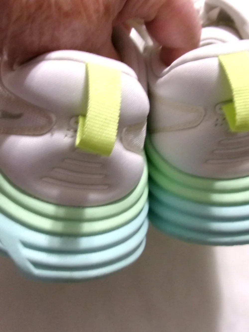 Women's HOKA ONE ONE BONDI 8 White With Green & Blue  Size 7 1/2 B